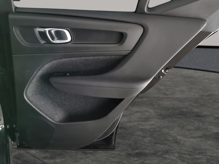 2022 Volvo XC40 2.0 B3P Plus Dark 5dr Auto ESTATE PETROL Automatic