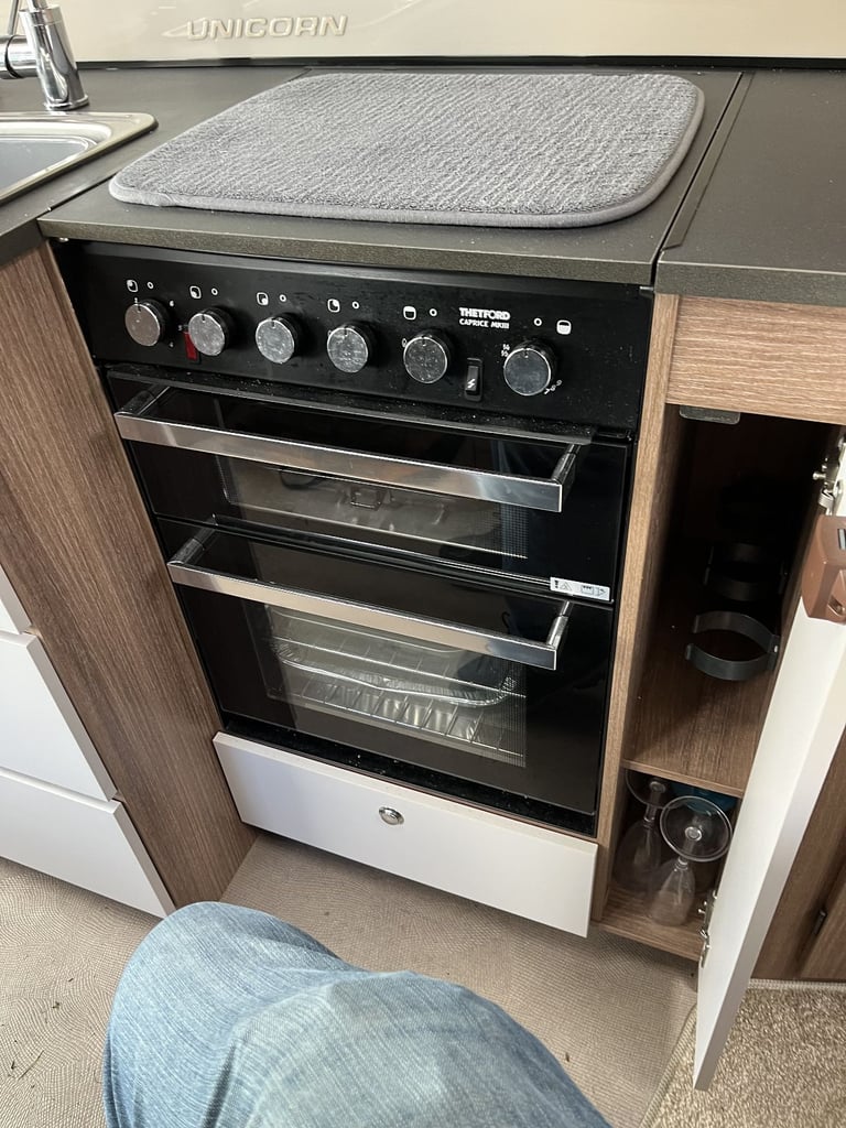 Baileys Valencia Caravan series 4 - 2018 with motor mover
