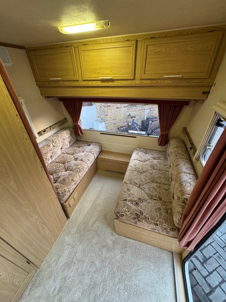 1998 Lunar Solar 465-5 Berth Caravan, Full Size Awning, Double Dinette Family Layout.