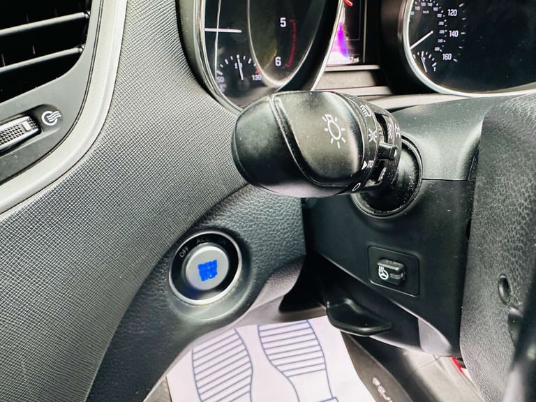 2016 Hyundai Santa Fe 2.2 Santa Fe Premium SE Blue Drive CRDi Auto 4WD 5dr SUV Diesel Automatic