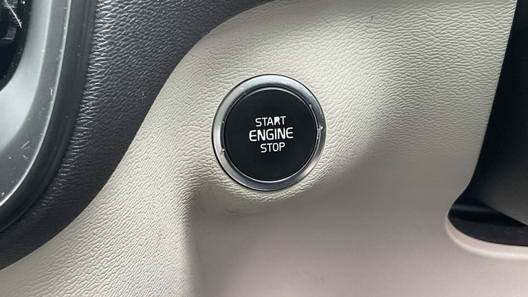 2018 Volvo XC40 1.5 T3 Momentum 5dr Estate Petrol Manual
