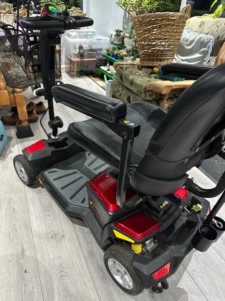 Apex Rapid Mobility Scooter in great condition With New Batteries