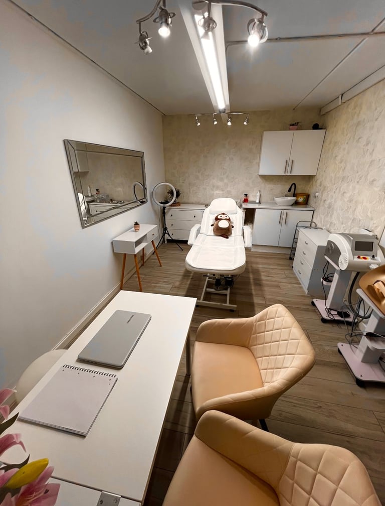 Therapy/Beauty/Office Room to rent in Walton Road L4