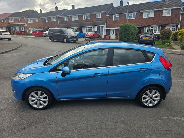 fiesta 1.4 zetec NEW RE.CON ENGINE 98K WITH RECEIPT LONG MOT JUNE 26 NEW CLUTCH 2KEYS drives perfe