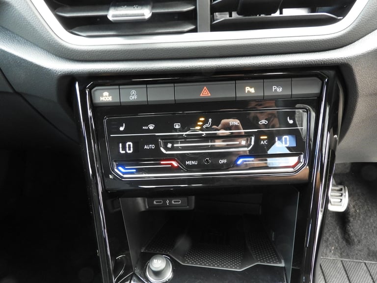 2025 Volkswagen T-Roc 1.5 TSI R-Line SUV 5dr Petrol Manual Euro 6 (s/s) (150 ps) HATCHBACK Petrol...