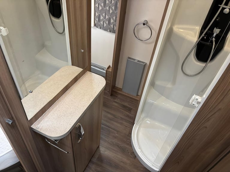 2022 SWIFT CHALLENGER 650, REAR FIXED ISLAND BED, CENTRE WASHROOM, ALDE, 