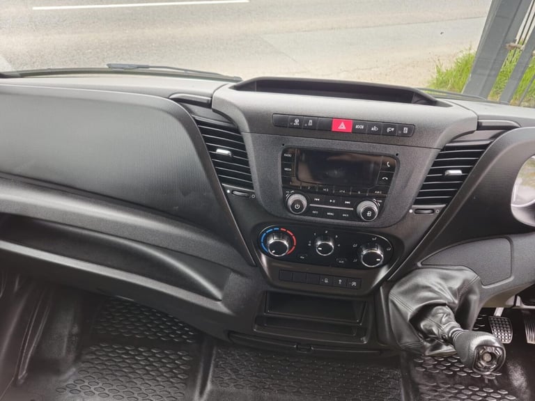 IVECO DAILY LUTON TAIL LIFT 2.3 D HPI 14V 35S 3000 2021