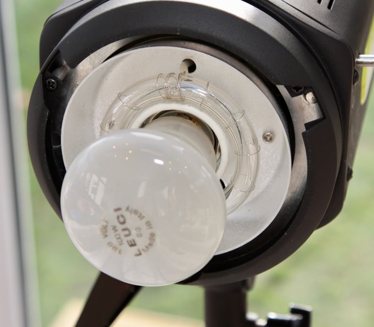  Lastolite Lumen 8 F400 2 Head Flash Kit Softbox , umbrella's & Kit Bags 