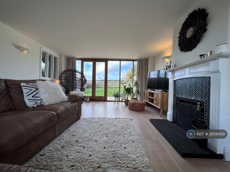 3 bedroom house in Manor Farm Court, Gaydon, Warwick, CV35 (3 bed) (#2658429)