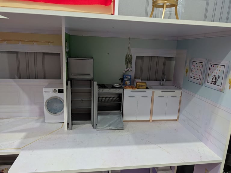  Rainbow High Townhouse