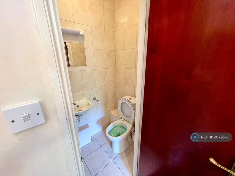 1 bedroom in Sussex Gardens, London, W2 (#2672663)