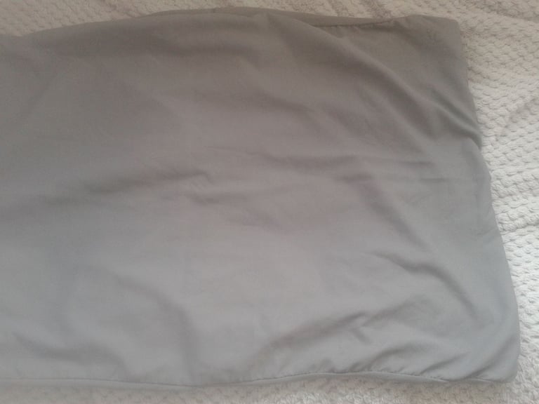 LIKE NEW GREY PINTUCK KING SIZE DUVET COVER SET