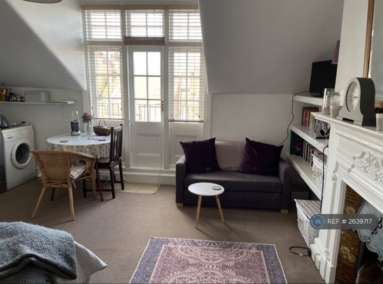 Studio flat in Southwood Avenue, London, N6 (#2639717)