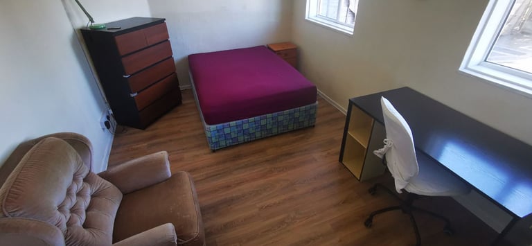 Dbl room to rent let Inch area bear KB to student 
