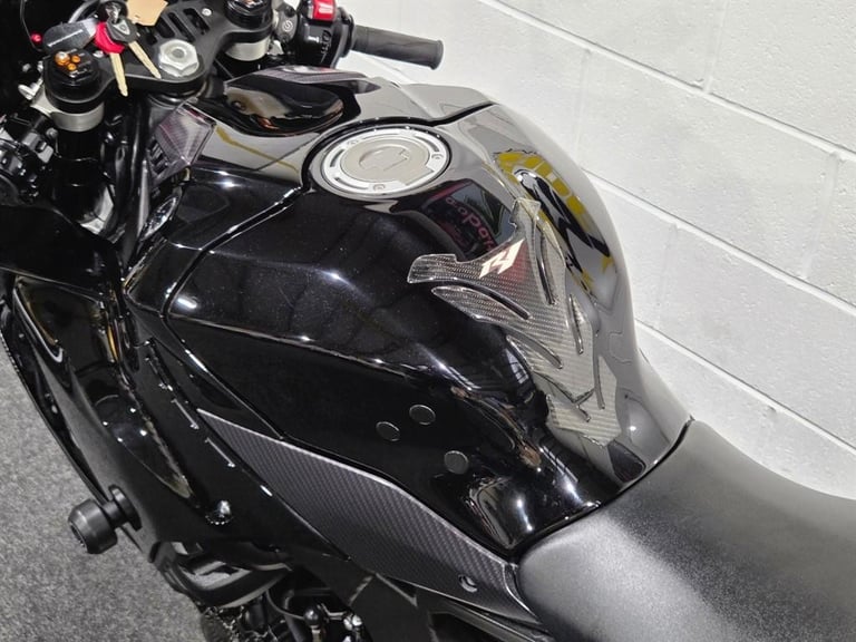 Yamaha R1 FULL SPARK EXHAUST! CARBON EXTRAS! LOVELY CONDITION! LOW