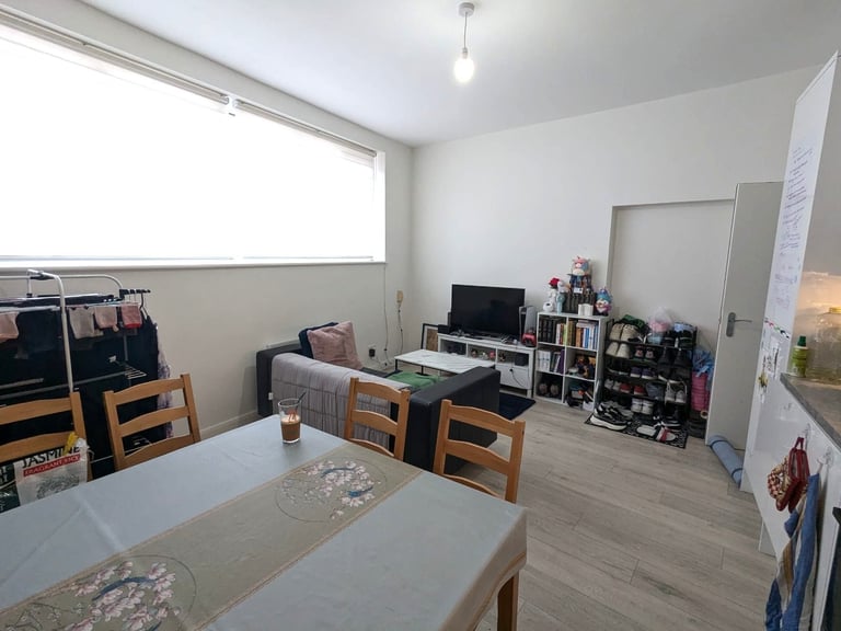 Recently refurbished first floor 3 bedroom flat above shop on High Road, Willesden NW10