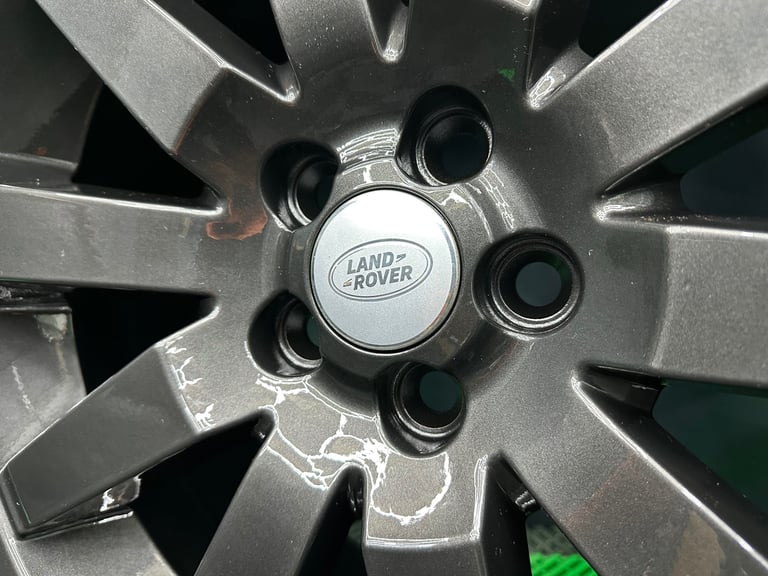 Land Rover Freelander 2 19 inch HST’s powder coated Technical Grey Alloy wheels & Pirelli tyres!