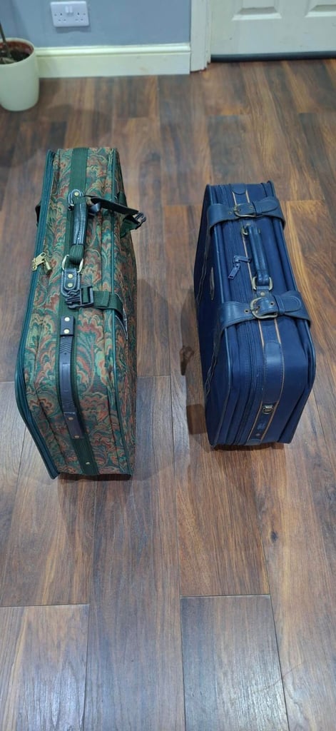 2 x Suitcases-1xMedium to Large,1xSmall to Medium size-Very Good Condition-sizes mentioned in the ad