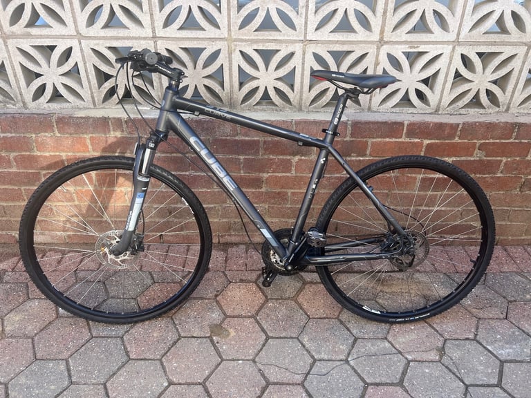 Cube hybrid bike 