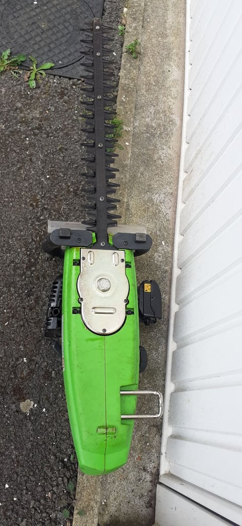 Hedge trimmer long reach running brilliant 