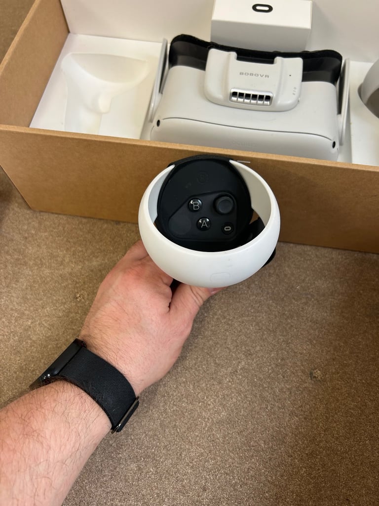 Quest 2 Oculus OG VR HMD Meta with Extras
