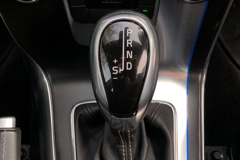 2015 Volvo V40 T2 [122] R DESIGN Nav 5dr Geartronic Hatchback PETROL Automatic