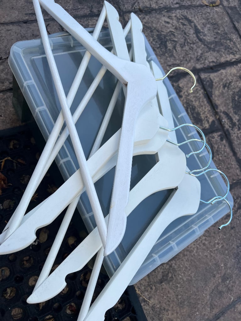 Natural wooden hangers 