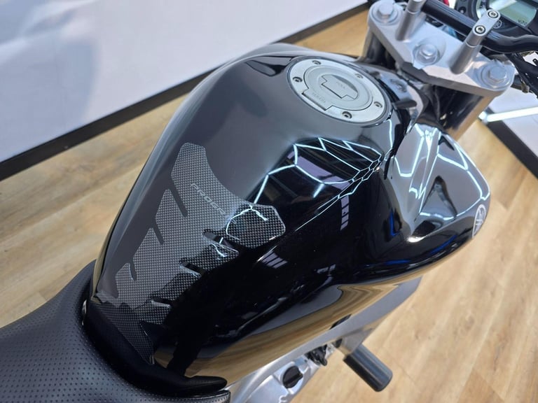 Yamaha FZ6 Fazer 600 Black 2004 - Crash Bobbins, Underseat Exhausts, 
