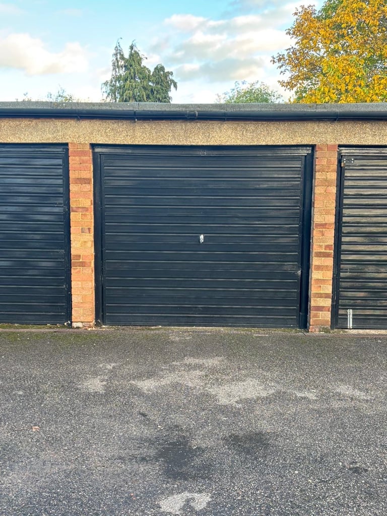 Garage to rent Ealing Broadway