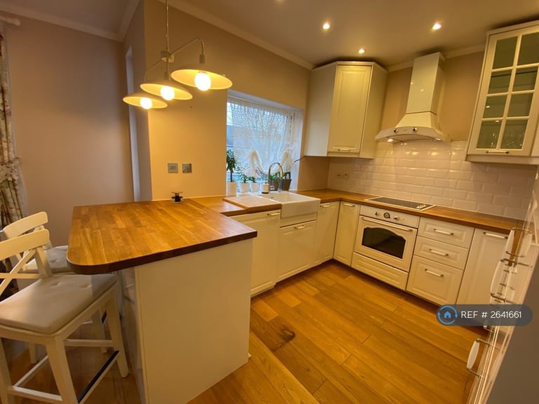 3 bedroom flat in Egerton Gardens, London, NW4 (3 bed) (#2641661)