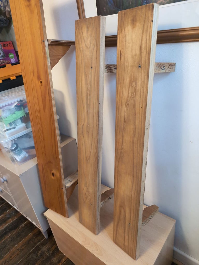 3 shelves, 1 pine, 2 oak