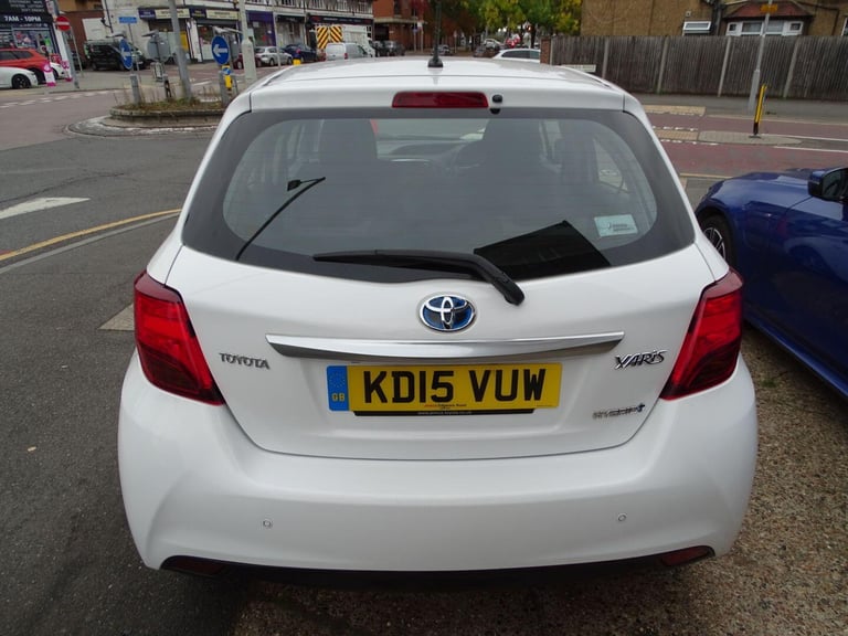 2015 Toyota Yaris 1.5 VVT-h Icon Hatchback 5dr Petrol Hybrid E-CVT Euro 6 (101 ps) HATCHBACK Petr...