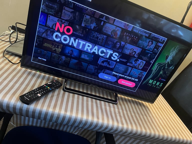 Panasonic 32 inch smart tv wifi HDR10 Freeview play/HD Netflix YouTube 