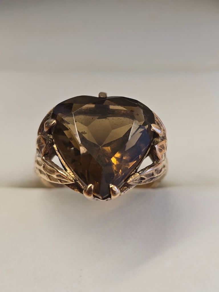 9ct GOLD HEART SMOKEY TOPAZ RING