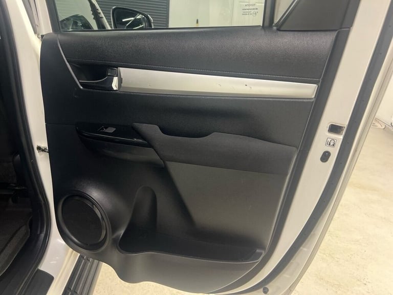 2022 Toyota Hilux 2.4 D-4D Icon Pickup Double Cab 4dr Diesel Manual 4WD Euro 6 (s/s) (150 ps) PIC...