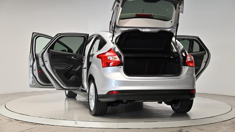 2014 Ford Focus 1.6 TDCi Zetec Euro 5 (s/s) 5dr HATCHBACK Diesel Manual