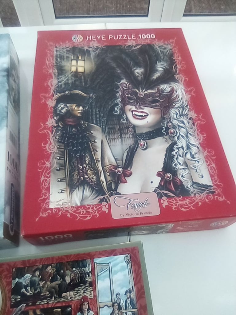 3 x 1000 piece jigsaw puzzles. £5 the lot.