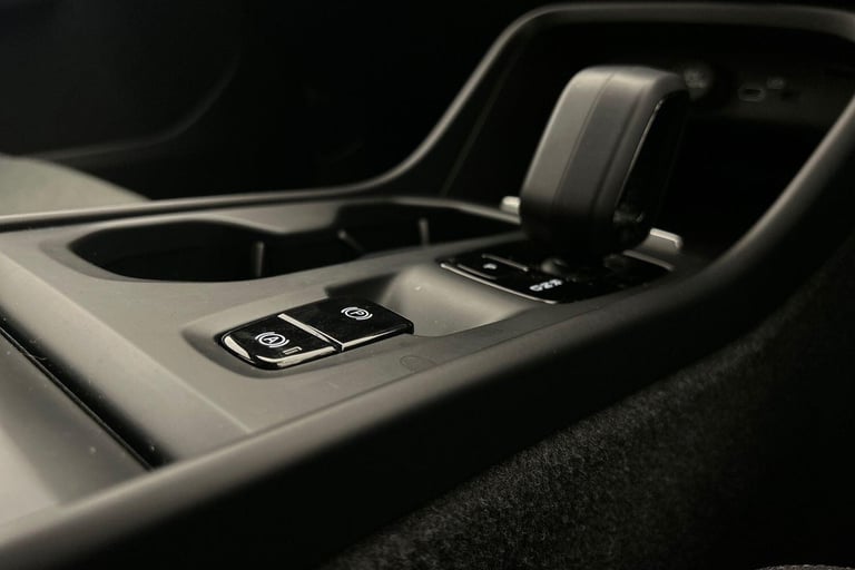 2023 Volvo XC40 Core, B3 mild hybrid, Petrol ESTATE Petrol/Electric Hybrid Automatic