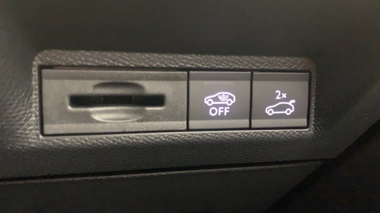 2024 Peugeot 3008 73kWh GT SUV 5dr Electric Auto (210 ps) SUV Electric Automatic