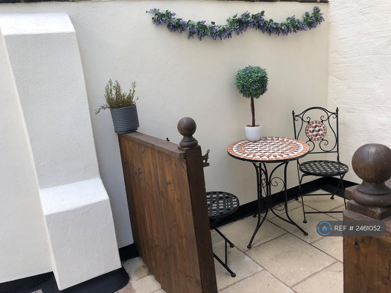 1 bedroom flat in Eccles Town Centre, Eccles, M30 (1 bed) (#2461052)