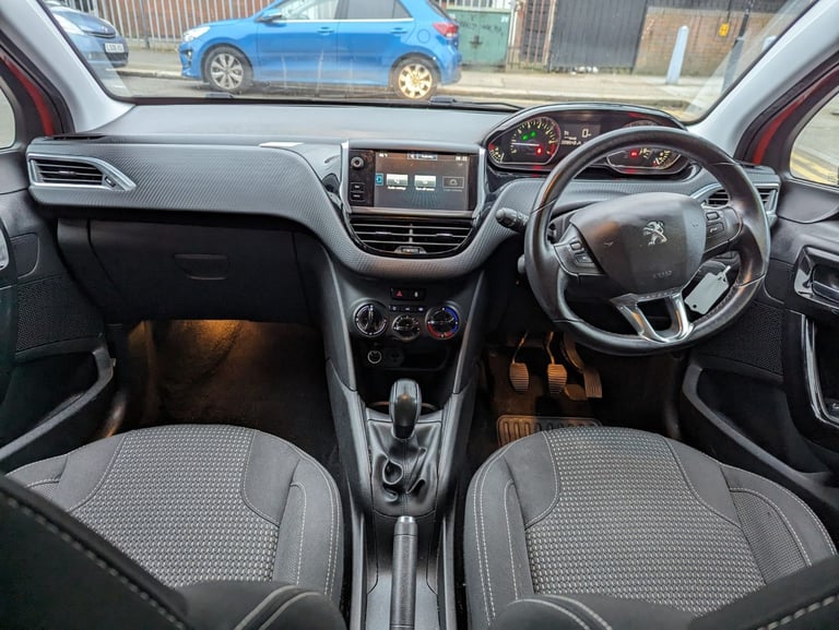 Peugeot, 208, Hatchback, 2015, Manual, 1199 (cc), 5 doors
