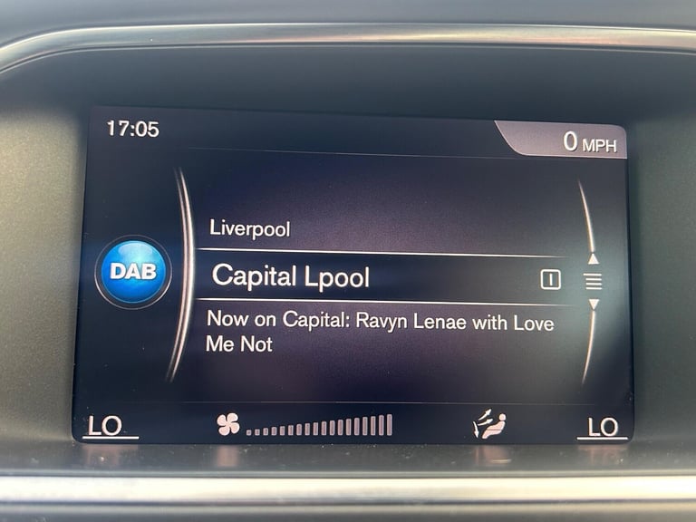 2018 Volvo V40 2.0 T2 R-Design Nav Plus Euro 6 (s/s) 5dr HATCHBACK Petrol Manual