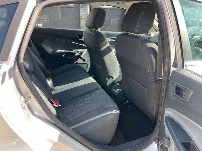 FORD FIESTA 1.4 Zetec 5dr 2011