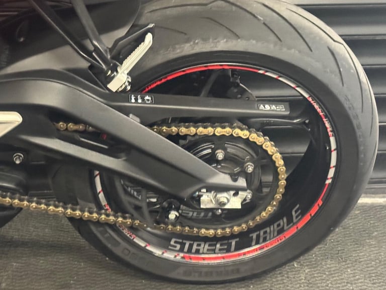 TRIUMPH STREET TRIPLE 765 R Triumph Shift Assist-Htd Grips  More