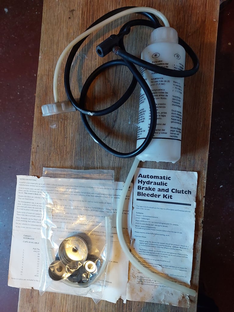 Gunson Eezibleed Kit complete with all parts.