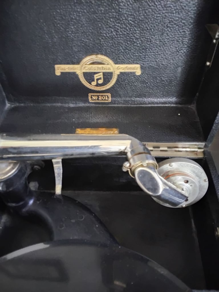 Colombia gramophone/grafonola player + 78s vynal,no dispatch,viewing Gateshead 