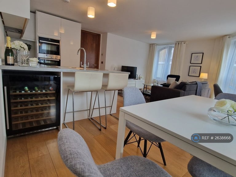 2 bedroom flat in Sugar Lane, London, SE16 (2 bed) (#2638668)
