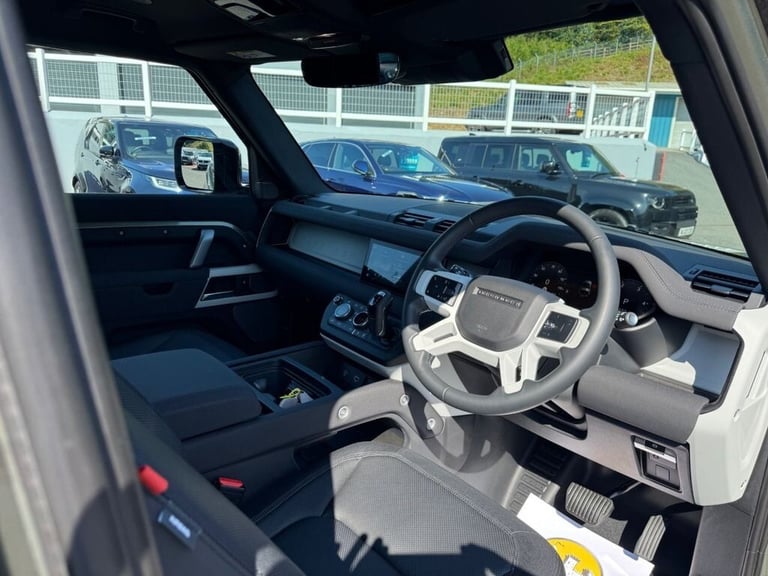 2022 72 LAND ROVER DEFENDER 3.0 D250 MHEV X-DYNAMIC SE 3dr Diesel 18,500 miles