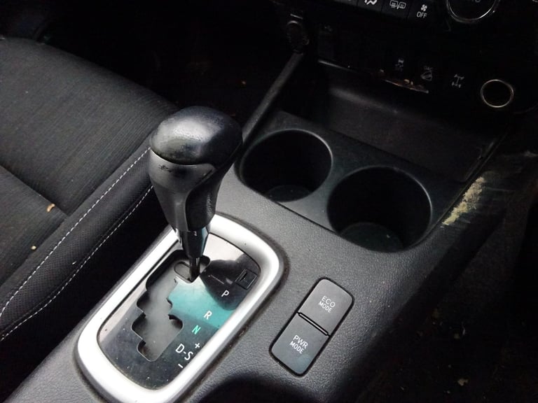 2016 66 REG TOYOTA HILUX INVINCIBLE D-4D 4WD DIESEL AUTO DAMAGED SALVAGE