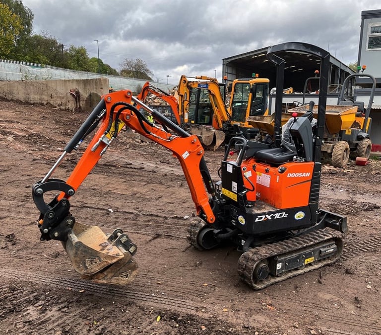 MICRO/MINI UP TO 20 TONNE DIGGER HIRE WITH DRIVER 